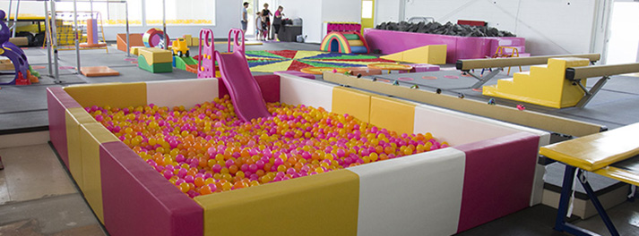 Parque infantil funcional coberto